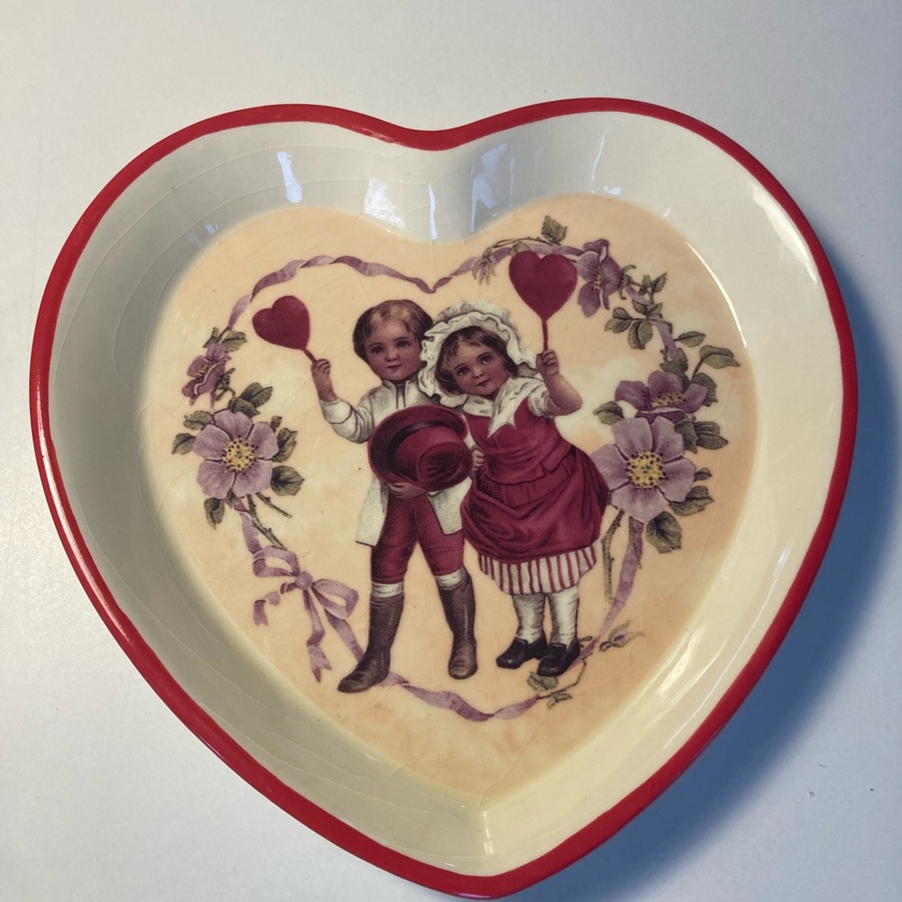 Heart-Shaped Decorative Plate with Vintage Illustration Sweethearts Couple Love